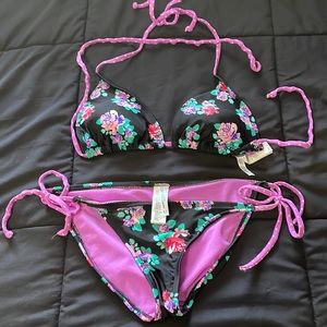 🍾 4 for $20 🍾 Women’s String Bikini, Large Top, Medium Bottom, Small Staining